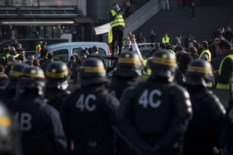 Protestos em França lançam o caos no país