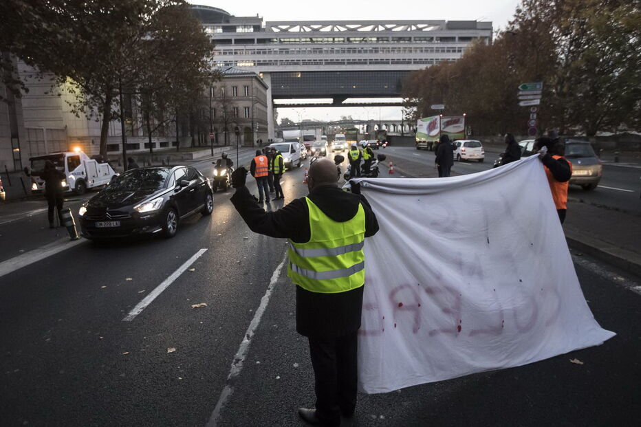 Protestos em França lançam o caos no país