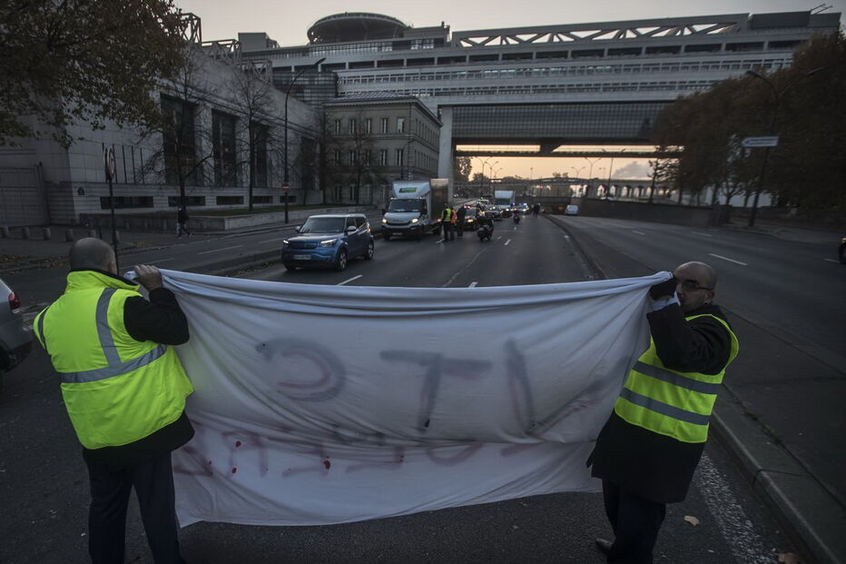 Protestos em França lançam o caos no país