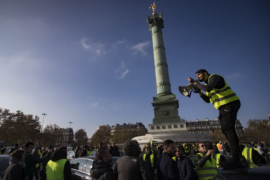 Protestos em França lançam o caos no país