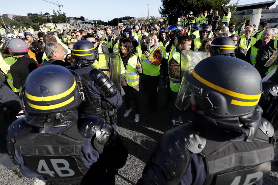 Protestos em França lançam o caos no país