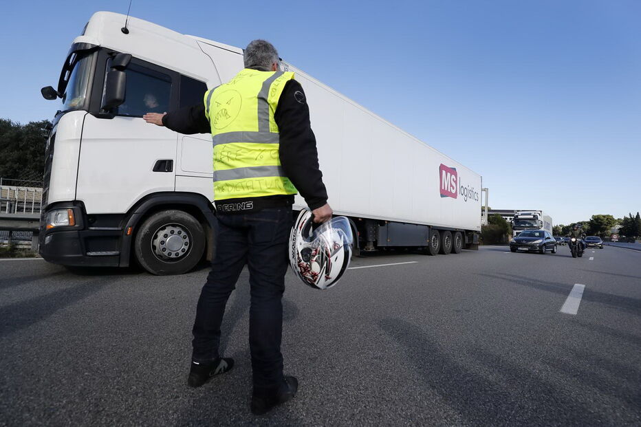 Protestos em França lançam o caos no país