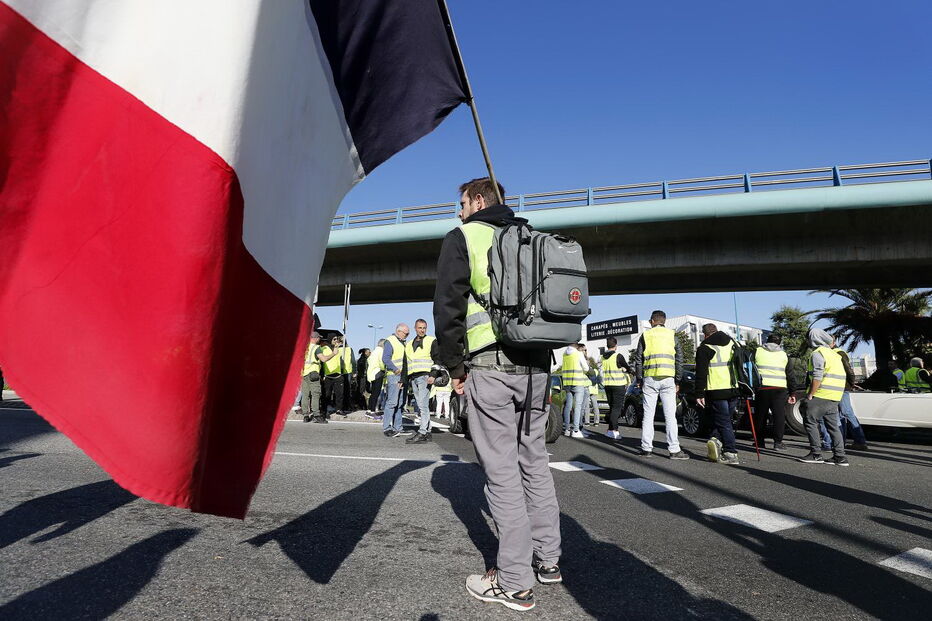 Protestos em França lançam o caos no país