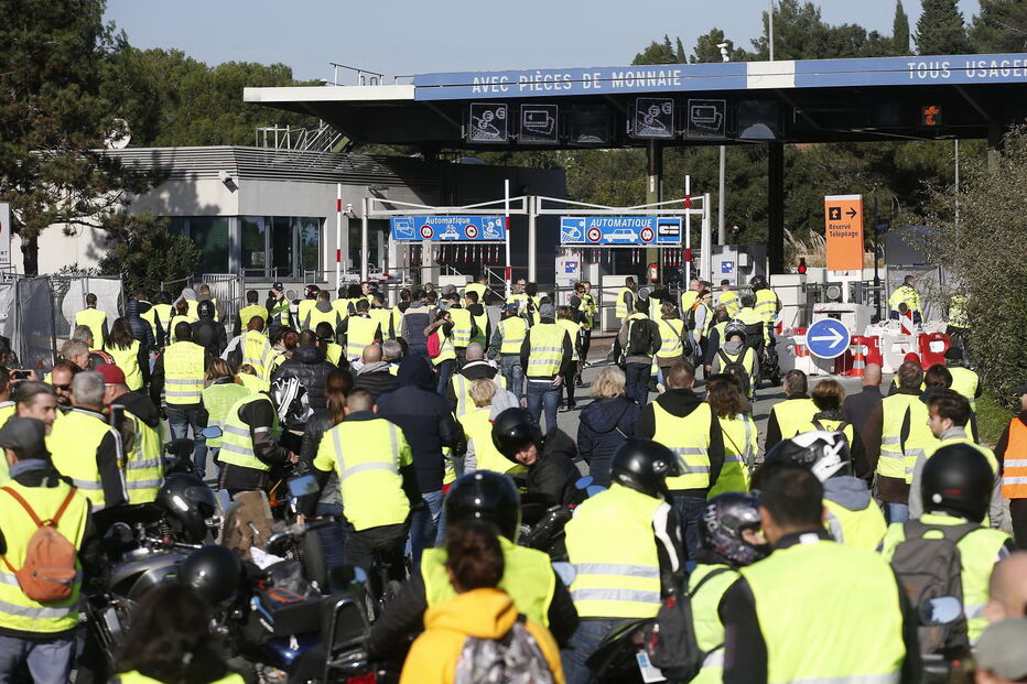 Protestos em França lançam o caos no país
