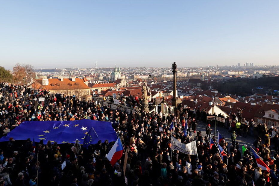 Milhares saem à rua em protesto contra o Primeiro Ministro da República Checa, Andrej Babis