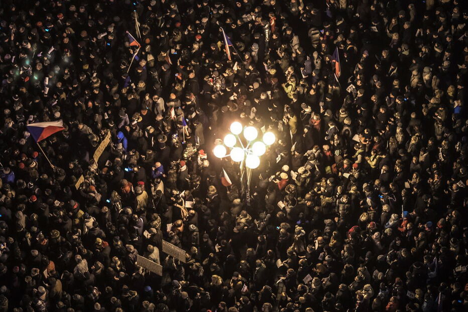 Milhares saem à rua em protesto contra o Primeiro Ministro da República Checa, Andrej Babis