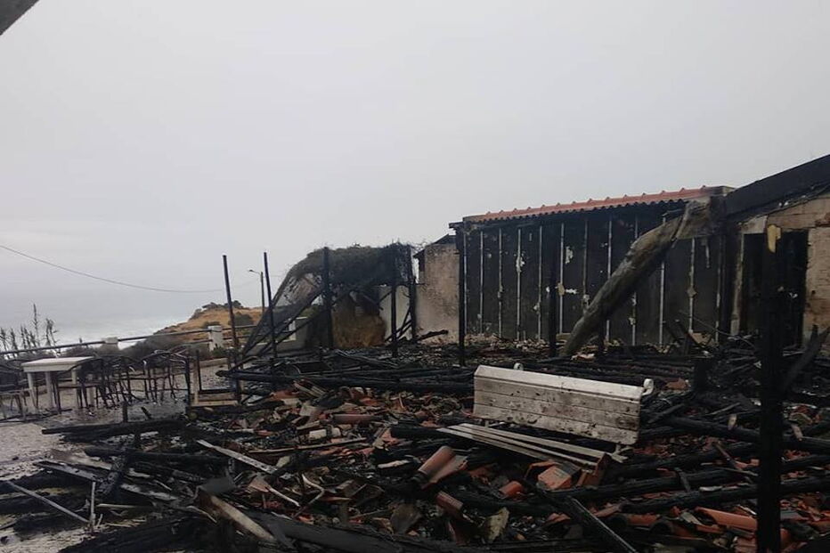 Restaurante 'Golfinho destruído por incêndio na Ericeira