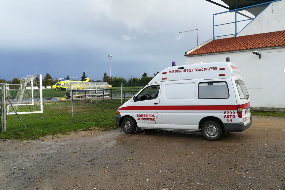 Homem em estado grave em despiste de moto em Almodôvar
