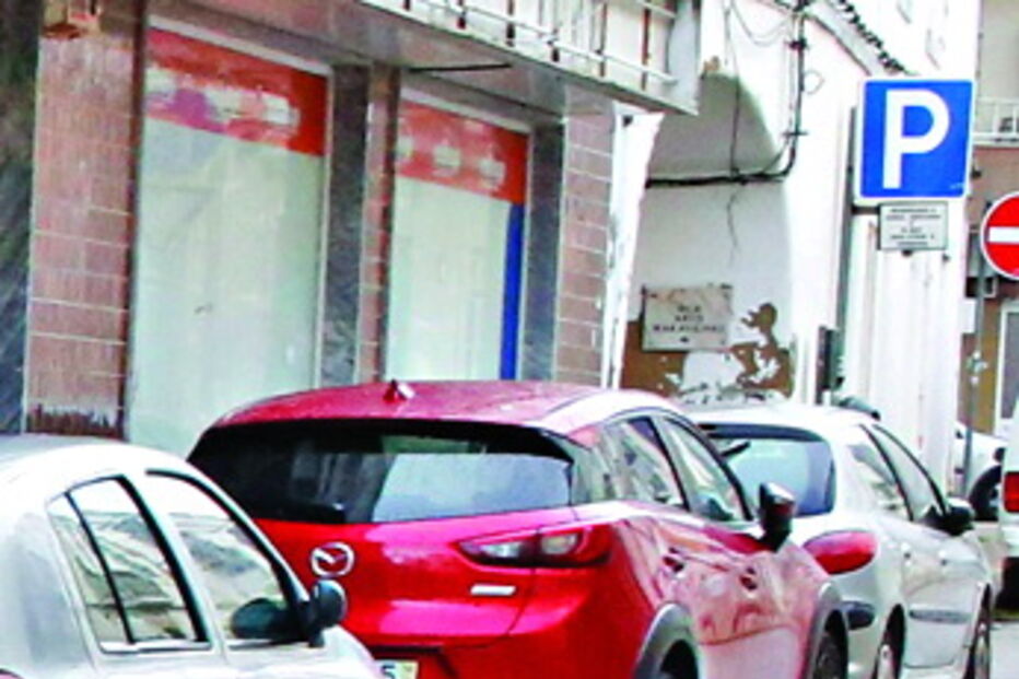 Viaturas foram vandalizadas