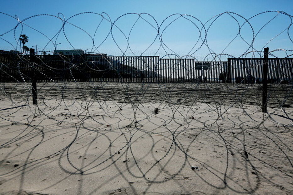 Estados Unidos encerram porto de San Ysidro para bloquear acesso a migrantes