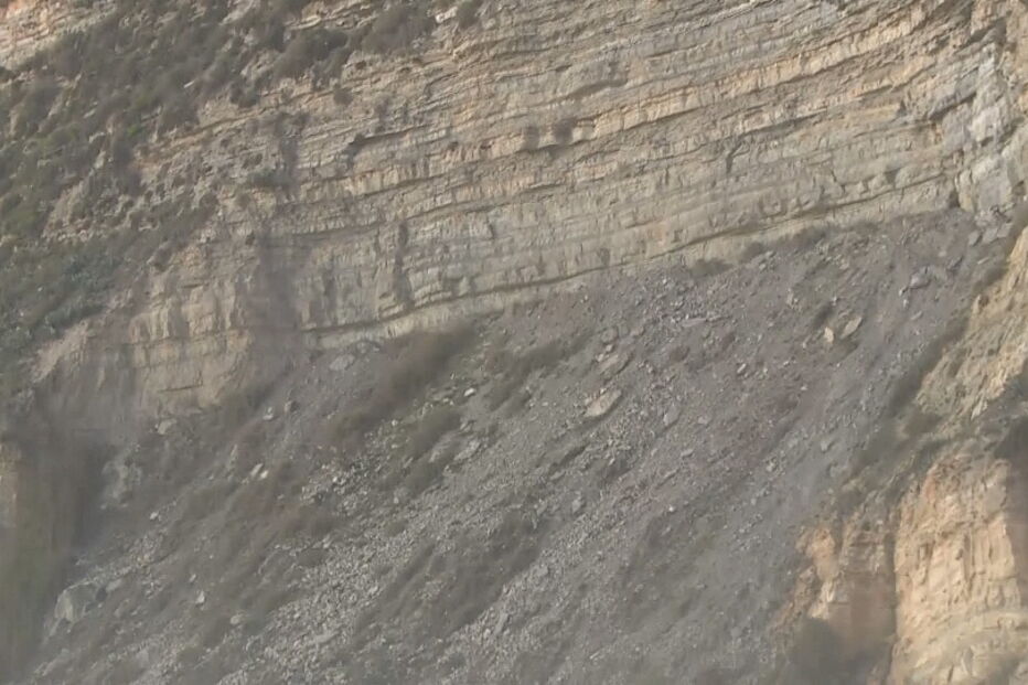 Paraquedista salta de arriba e morre na Nazaré	