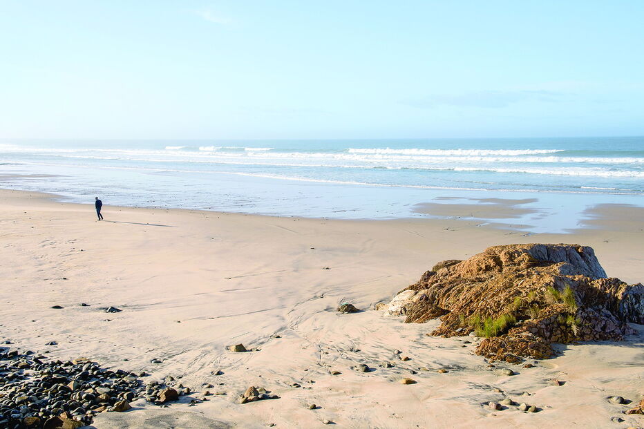 São Torpes é uma das praias mais  procuradas por famílias e surfistas