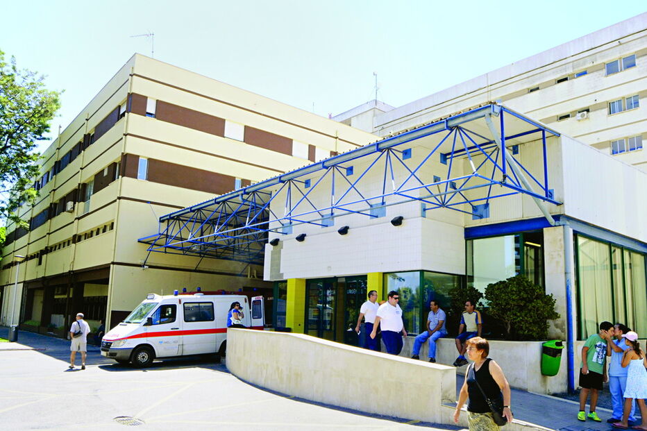 Diretores de serviço do Centro Hospitalar Universitário do Algarve manifestaram preocupação com falta de material