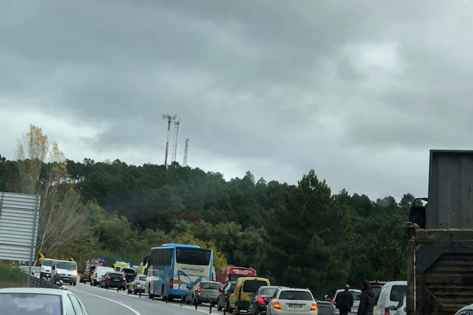 Colisão entre dois carros faz um morto e dois feridos no IP4 em Vila Real 