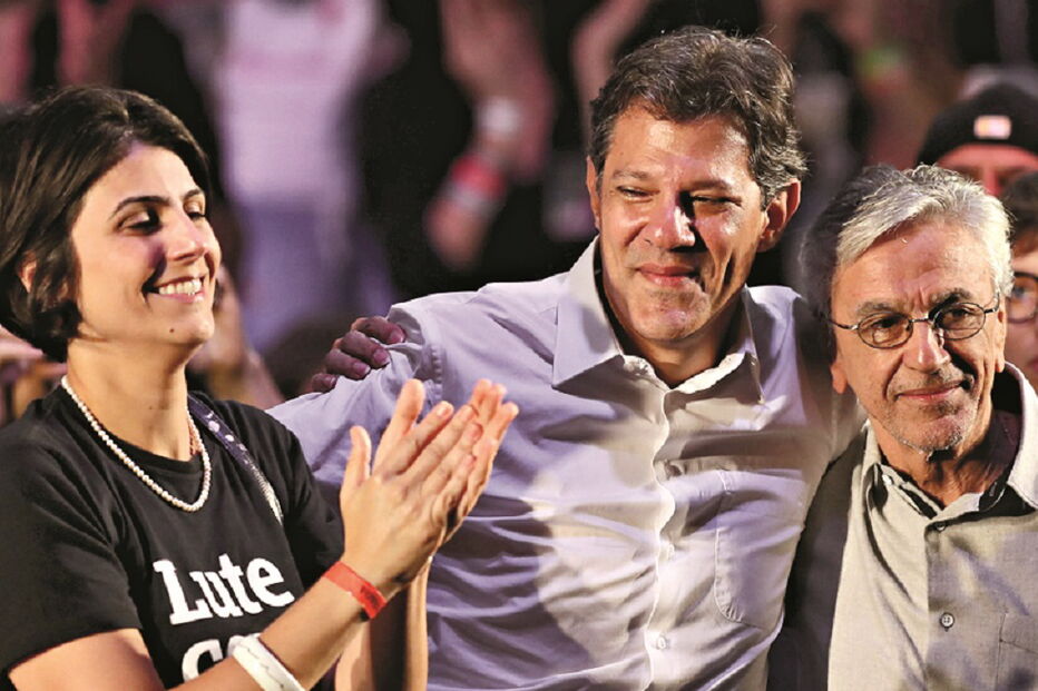 Fernando Haddad (ao centro) liderou a câmara de São Paulo de 2013 a 2017