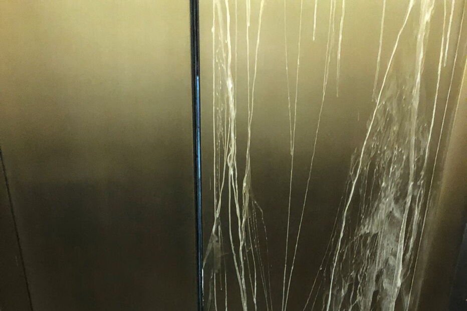 Elevador cai 84 andares e pessoas escapam por pouco