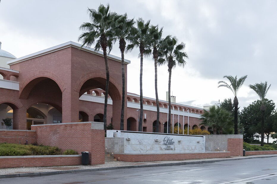 Um dos hotéis de Vilamoura onde o jovem ficou alojado foi o luxuoso Lake Resort – cada noite custa 1500 euros  