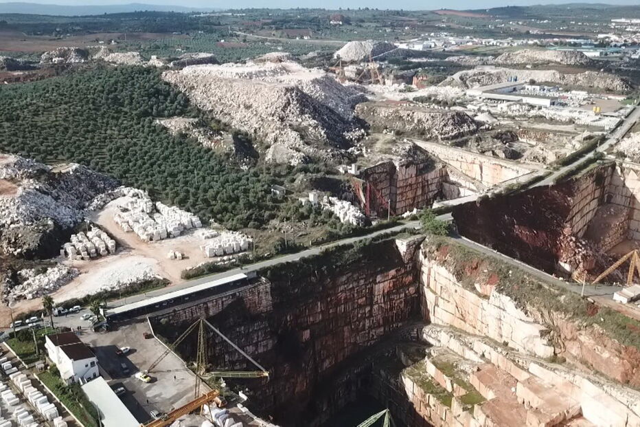 Imagens aéreas mostram tamanho da pedreira de Borba