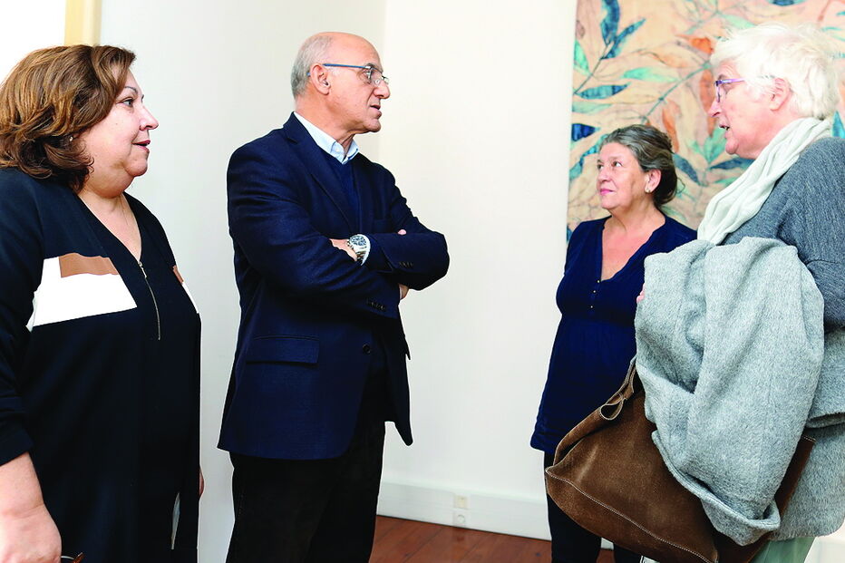 Manuel Grilo (ao centro) reuniu-se ontem com os técnicos do NPISA, coordenado por Teresa Bispo (à direita)