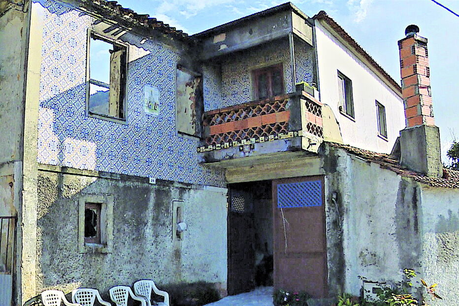 Casa em Albergaria-a-Velha ficou inabitável após fogo