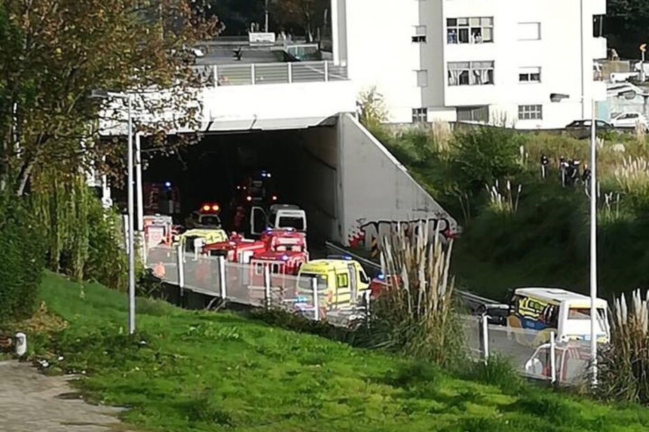 Bombeiros atropelados quando sinalizavam uma colisão em Gondomar