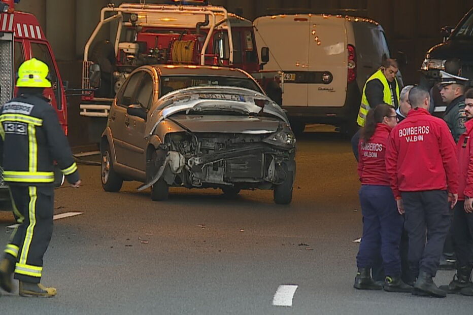 Três bombeiros colhidos na A43 em Gondomar