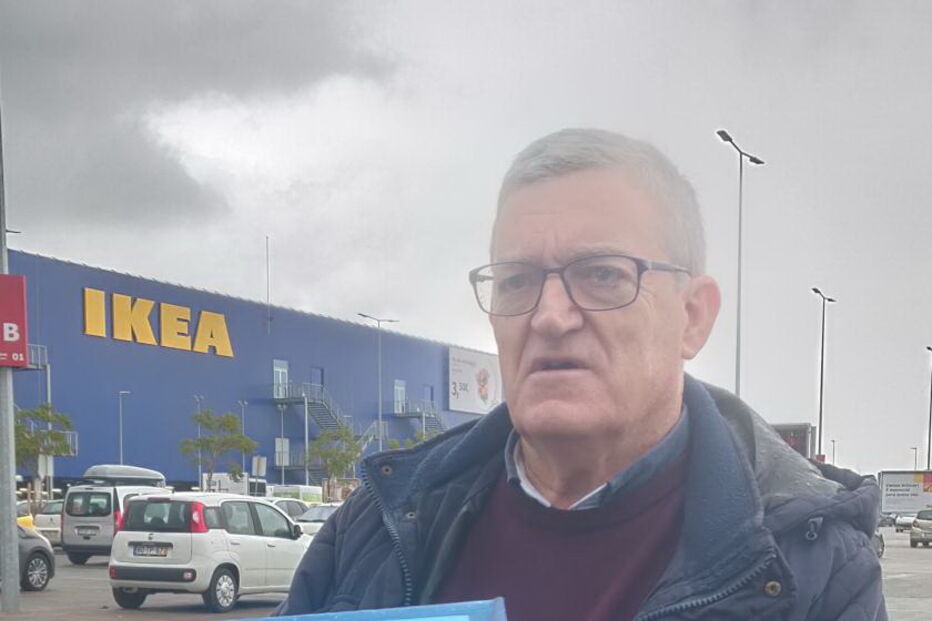 Agostinho Santos, tesoureiro da câmara de Portimão, indignado com a Ikea