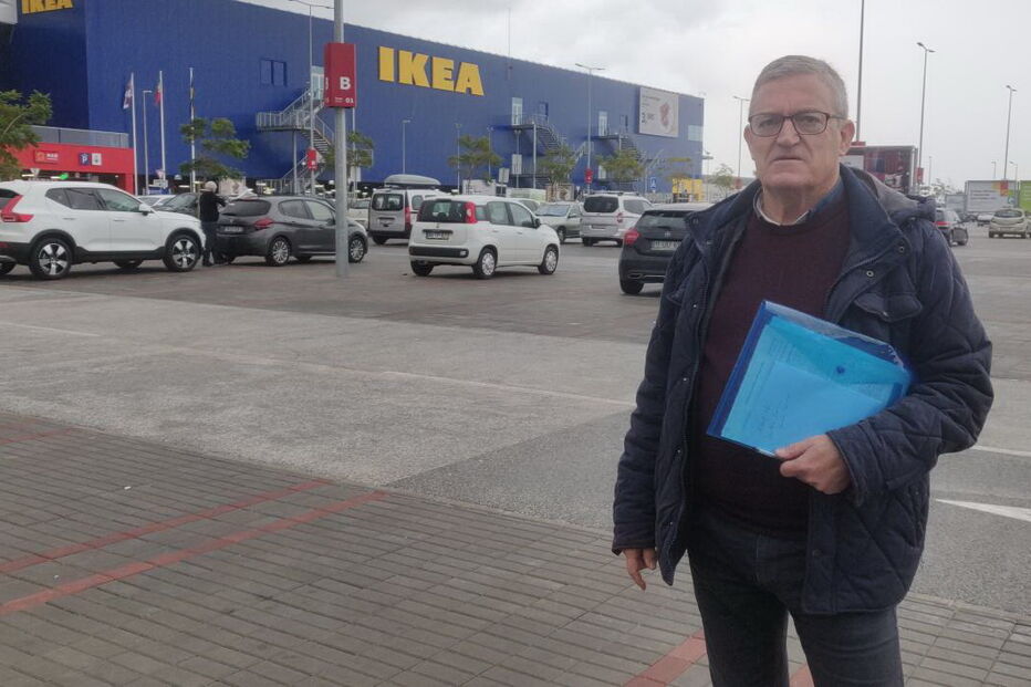 Agostinho Santos, tesoureiro da câmara de Portimão, indignado com a Ikea