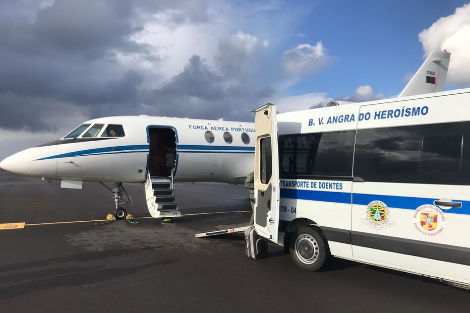 Força Aérea transporta bebé em asfixia