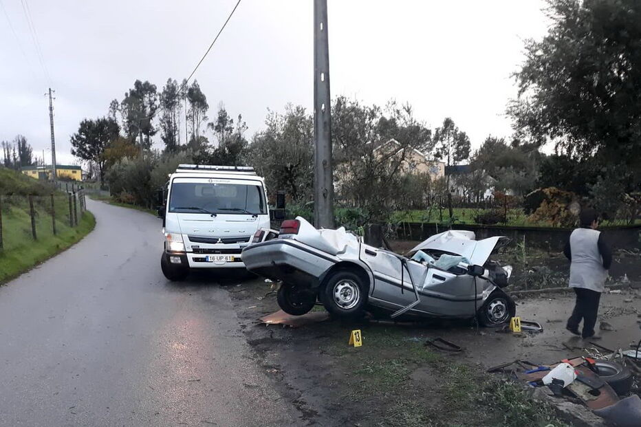Despiste contra muro mata jovem na IP3 em Tondela