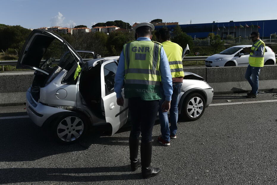 Despiste contra muro mata jovem na IP3 em Tondela