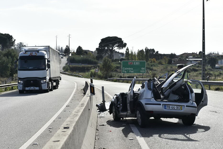 Despiste contra muro mata jovem na IP3 em Tondela