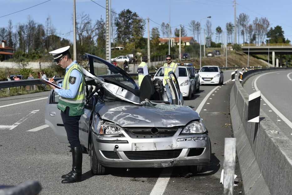 Despiste contra muro mata jovem na IP3 em Tondela