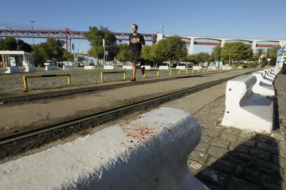 Jovem de 22 anos morre esfaqueado na Doca de Santo Amaro em Lisboa