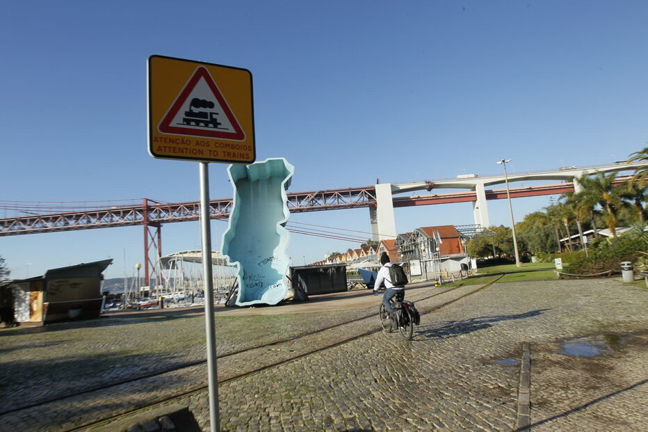 Jovem de 22 anos morre esfaqueado na Doca de Santo Amaro em Lisboa