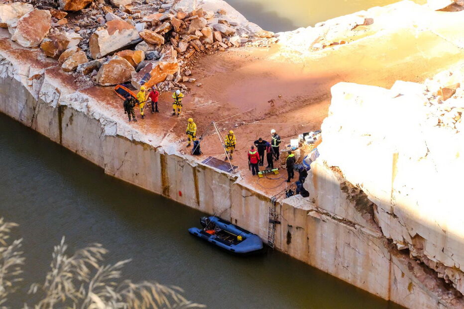Quinto dia de buscas na pedreira