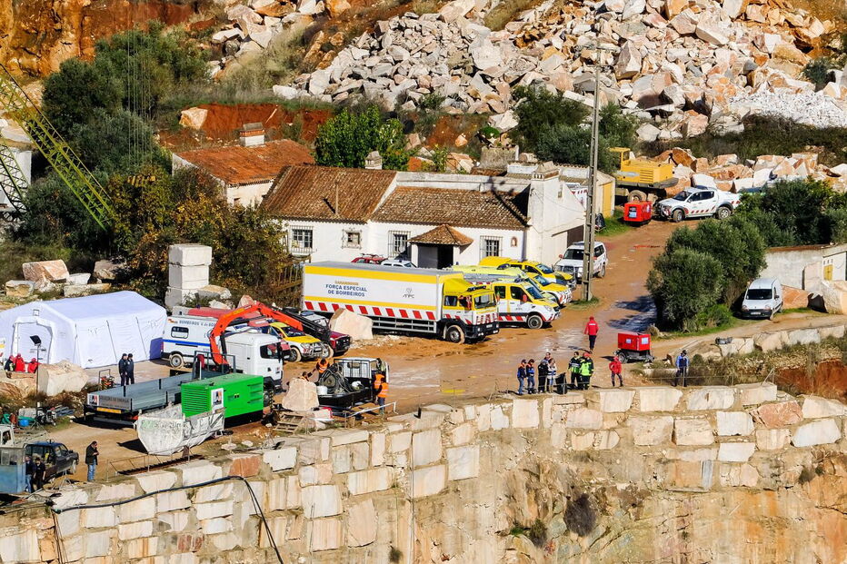 Quinto dia de buscas na pedreira