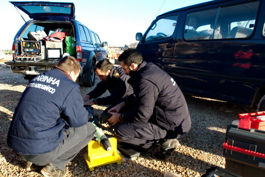 Marinha Portuguesa realiza operações de resgate em pedreira de Borba