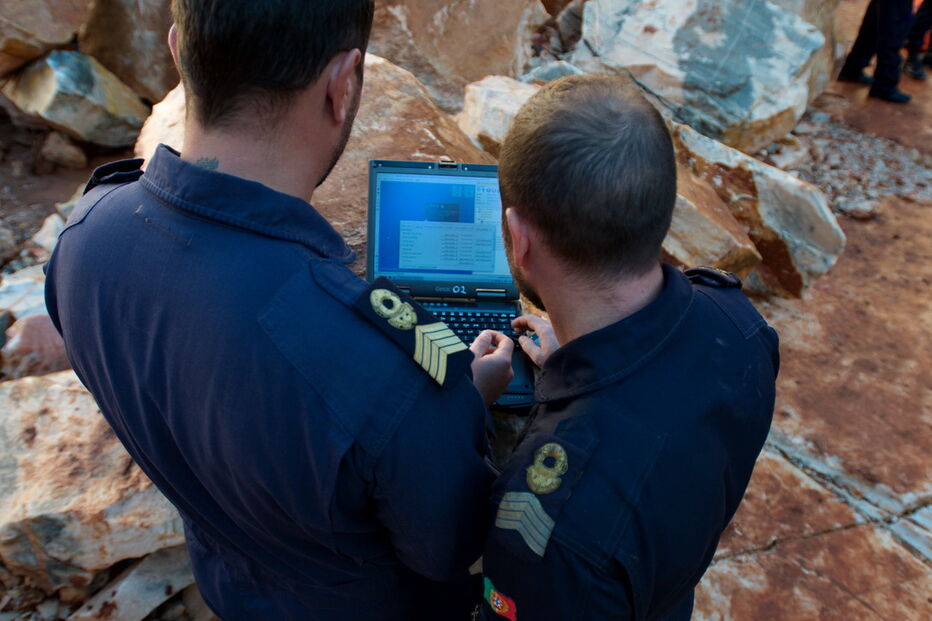 Marinha Portuguesa realiza operações de resgate em pedreira de Borba