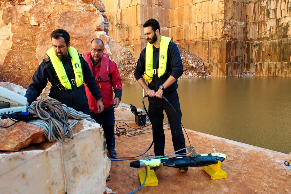 Marinha Portuguesa realiza operações de resgate em pedreira de Borba
