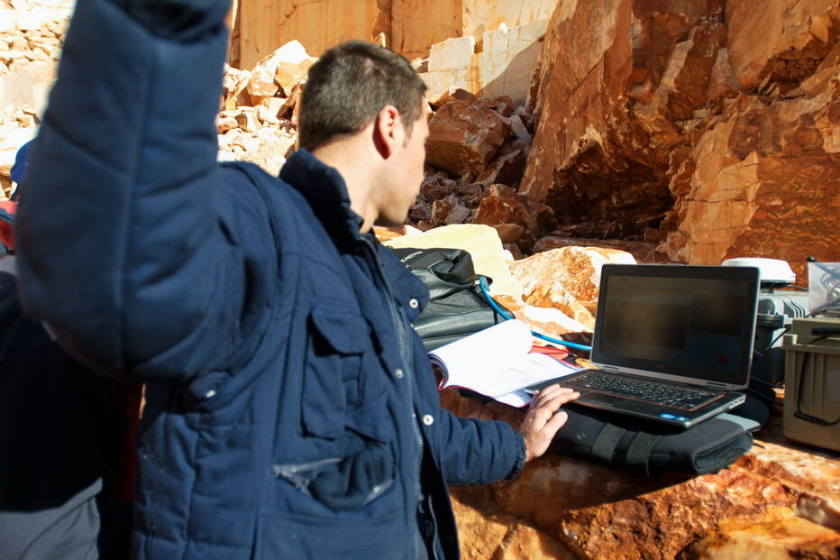 Marinha Portuguesa realiza operações de resgate em pedreira de Borba