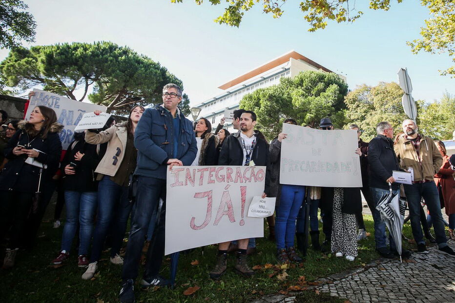 Trabalhadores precários juntaram-se frente à RTP para protestar contra as condições de trabalho