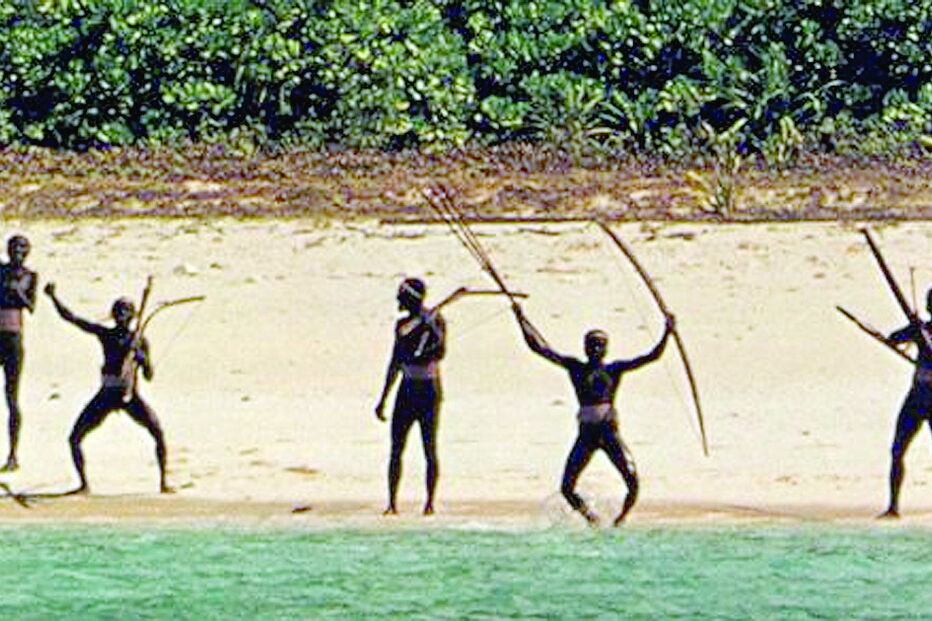 Tribo de Sentinela do Norte vive isolada  