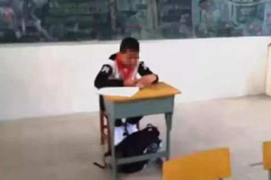 Professor isola menino com cancro para 