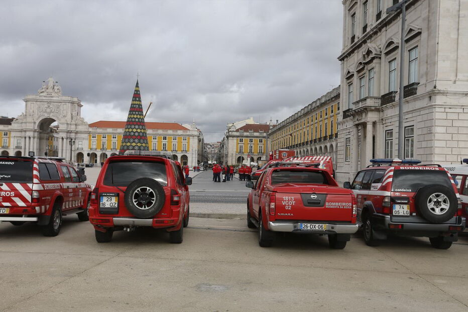 Bombeiros de todo o país concentram-se em Lisboa para primeiro protesto da Liga