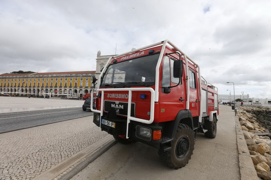 Bombeiros de todo o país concentram-se em Lisboa para primeiro protesto da Liga