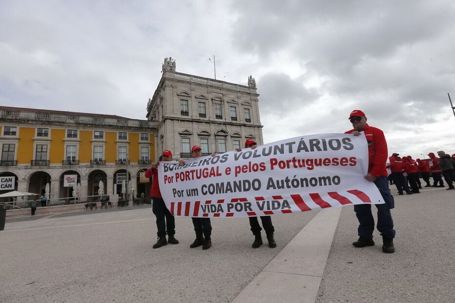 Bombeiros manifestam-se em Lisboa