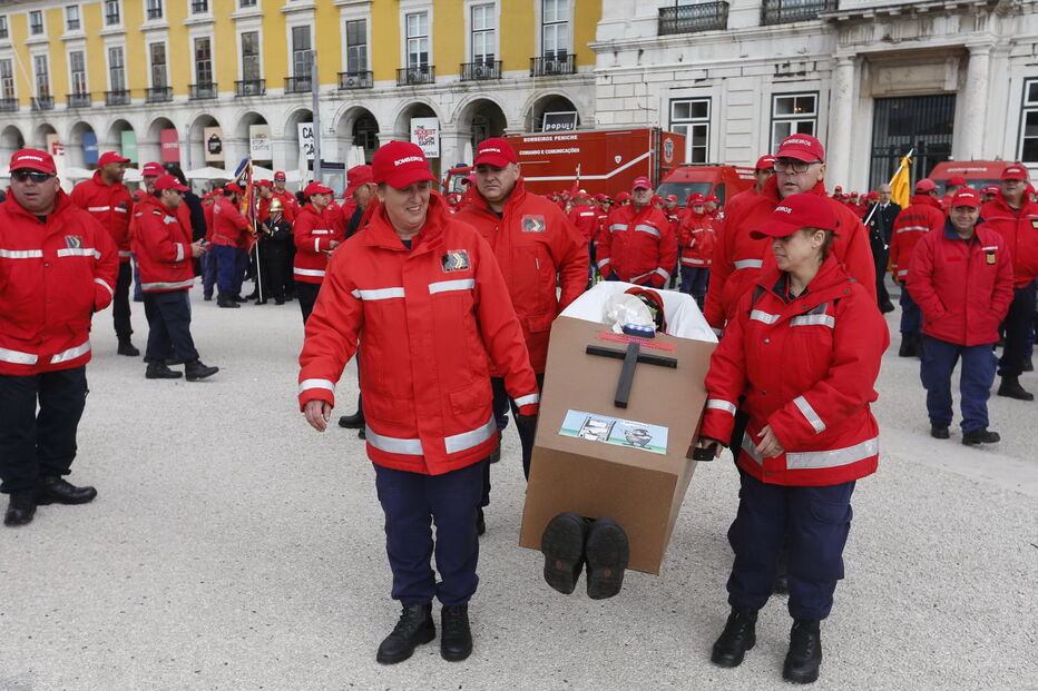 Bombeiros manifestam-se em Lisboa