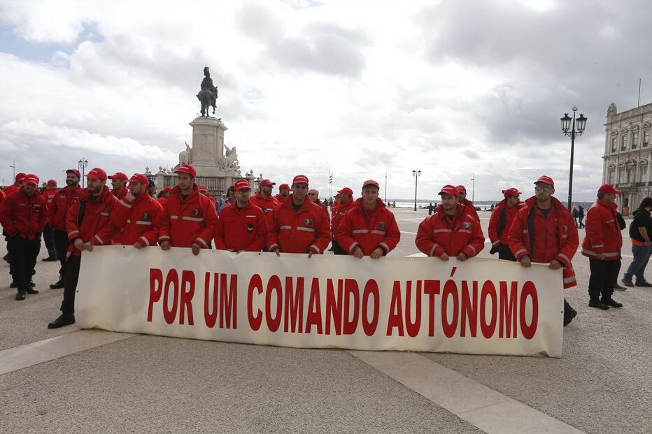 Bombeiros manifestam-se em Lisboa