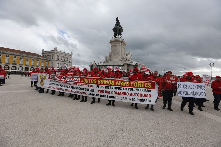 Bombeiros manifestam-se em Lisboa